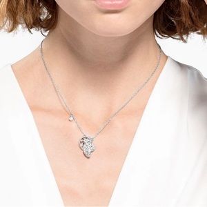 Swarovski Crystal Shell Pendant Necklace Brand New with Box and Gift Bag
